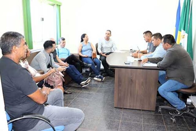 Prefeitura de Candeias do Jamari honra compromisso e garante o reajuste para o magistério - Gente de Opinião