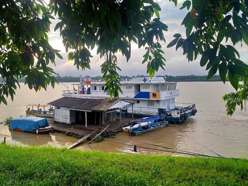 Barco Saúde atracado em São Carlos para os dois primeiros dias de atendimento aos ribeirinhos - Gente de Opinião