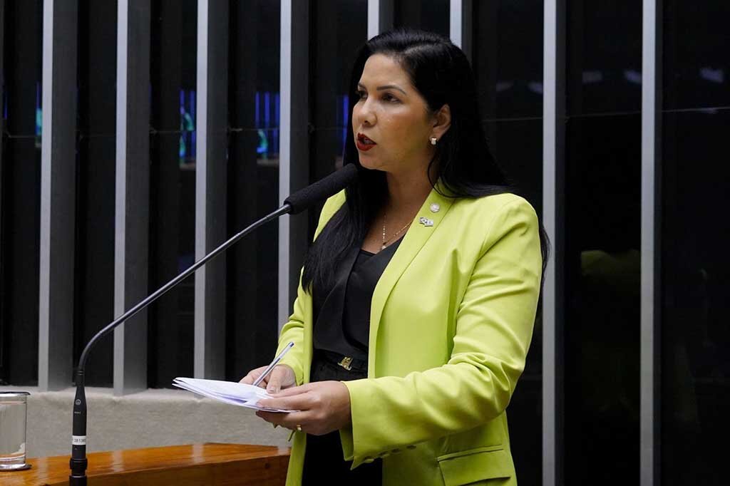 Deputada Cristiane Lopes propõe projeto de Lei de inclusão da fibromialgia como doença incapacitante para concessão de benefícios - Gente de Opinião