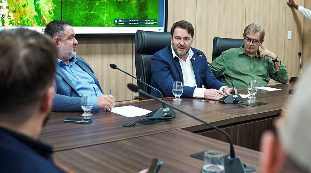 Deputado Alex Redano conduziu a reunião na Alero (Foto: Rafael Oliveira I Secom ALE/RO). - Gente de Opinião