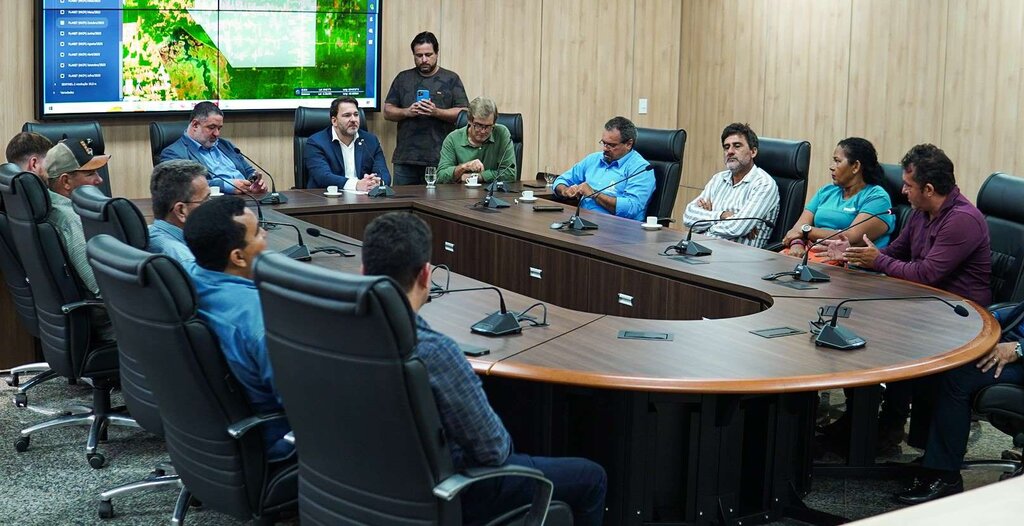 Deputado Alex Redano conduziu a reunião na Alero (Foto: Rafael Oliveira I Secom ALE/RO). - Gente de Opinião