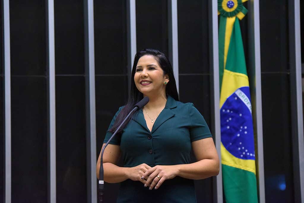 Deputada Cristiane Lopes celebra a transposição de mais 58 servidores do ex-território de Rondônia ao quadro federal - Gente de Opinião