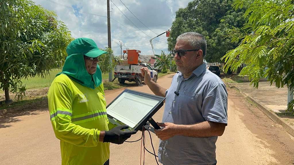 Vereador Everaldo Fogaça prestigia estreia da iluminação de campo de futebol com refletores de Led de 1000 volts - Gente de Opinião