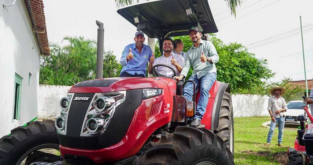 Presidente da Alero participa de entrega de equipamentos agrícolas no Centrer - Gente de Opinião