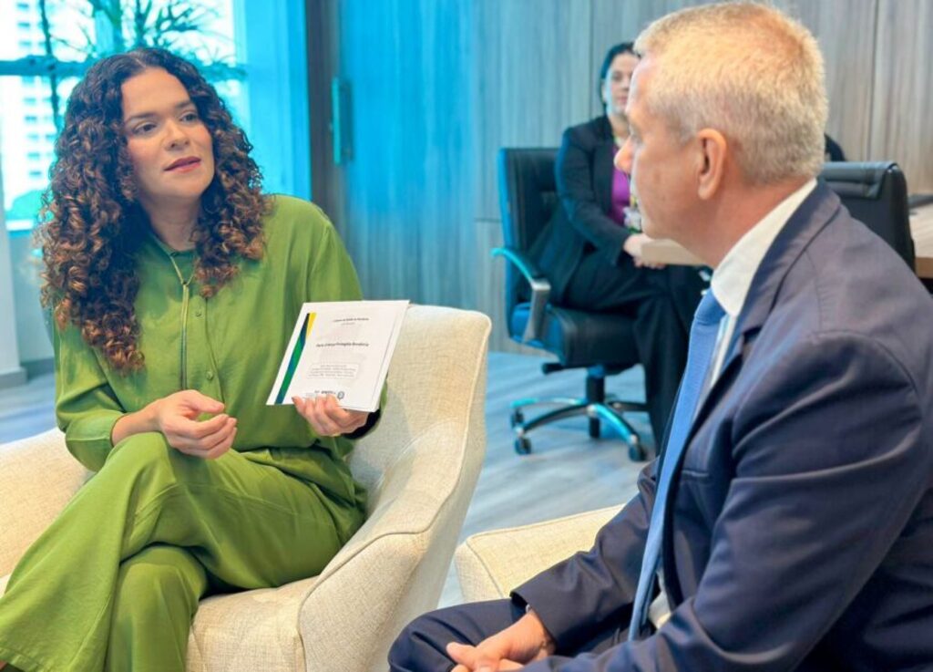 A Secretária da Seas entregou convite ao procurador-geral do Estado, Ivanildo de Oliveira, para adesão da instituição ao Pacto - Gente de Opinião