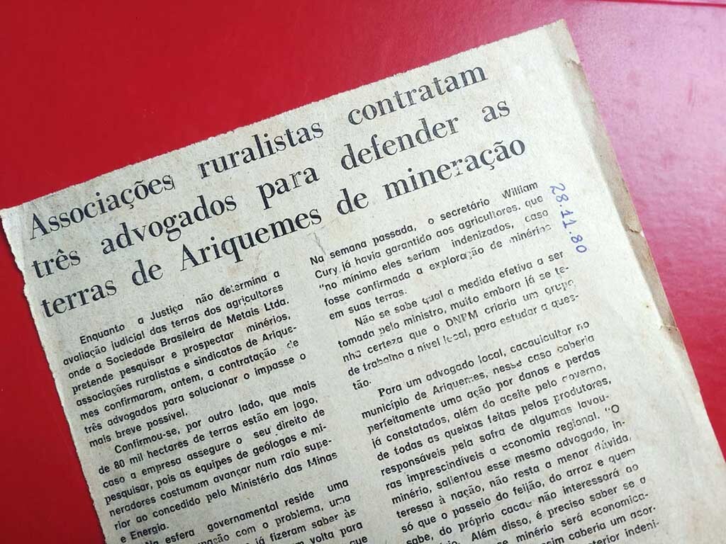 Matéria deste repórter, no jornal O Guaporé, mostra a contratação de advogados - Gente de Opinião