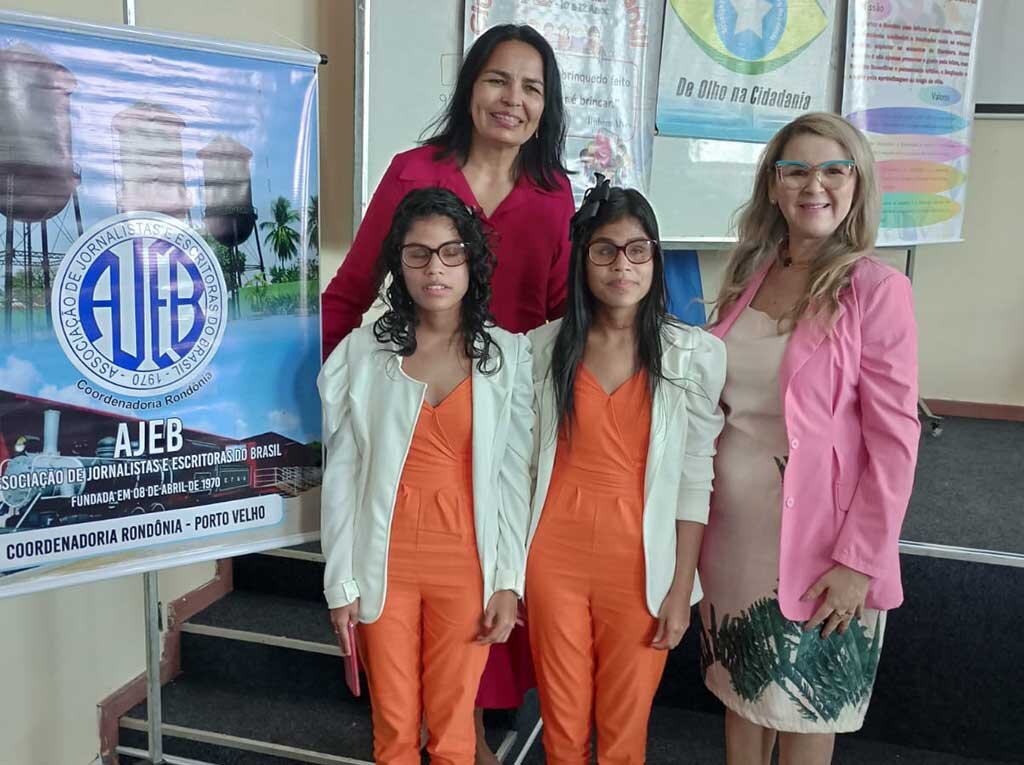 Gêmeas Rebeca e Vitória, deficientes visuais, cantoras gospel e a presidente da AJEB RO Izabel Cristina e a Silvânia Gregório Lucas , palestrante, membro associada da AJEB RO e SEDUC RO. - Gente de Opinião