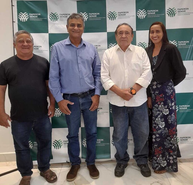 Foto: Nélio Alencar (Engº Civil e presidente do INA); Hélio Dias de Souza (presidente da FAPERON-SENAR); Antônio de Almeida Sobrinho (Engº de Pesca e coordenador do CEARO); Luisa Cabral Santos (Engº de Pesca, diretora da CAPACITAR e secretária geral do CEARO). - Gente de Opinião