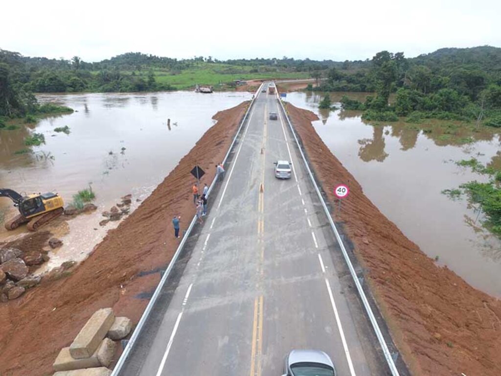 Incidente foi causado por uma leve movimentação do solo e equipes do DER agiram rápido nos reparos na cabeceira da ponte - Gente de Opinião