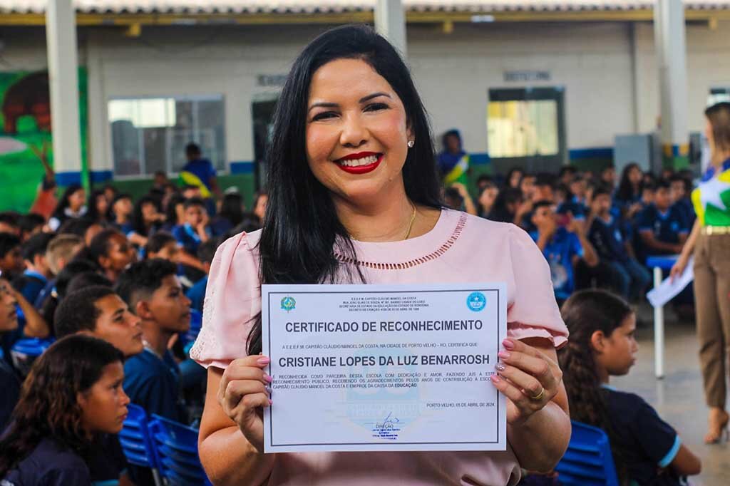 Deputada Cristiane Lopes anuncia emenda de 500 mil reais em comemoração aos 35 anos da Escola Estadual Capitão Cláudio - Gente de Opinião