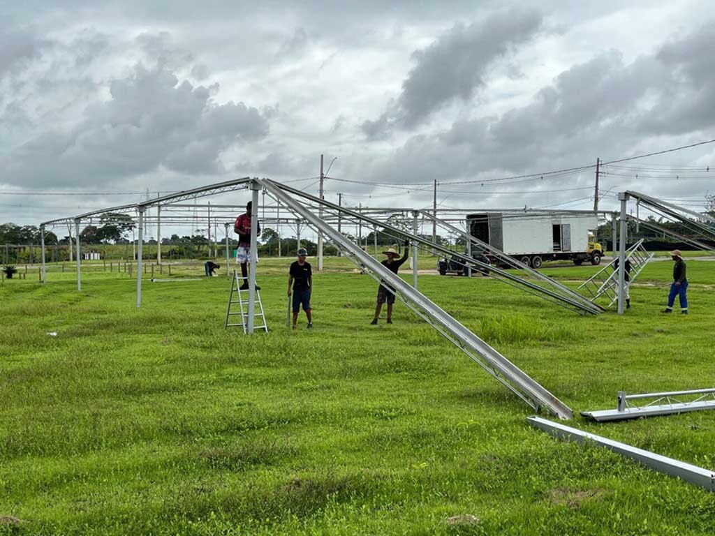 As empresas responsáveis pela montagem dos estandes estão concentradas na construção das estruturas RRSI - Gente de Opinião