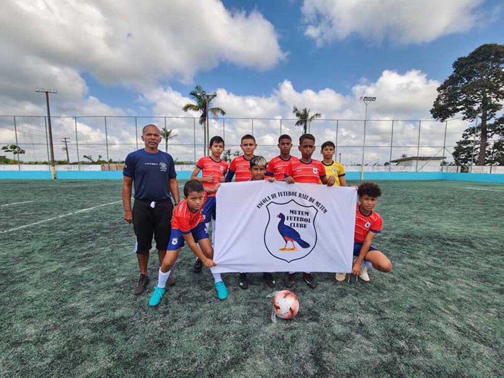 Jirau Energia entrega uniformes e material esportivo para Escolinha de Futebol de Nova Mutum Paraná  - Gente de Opinião