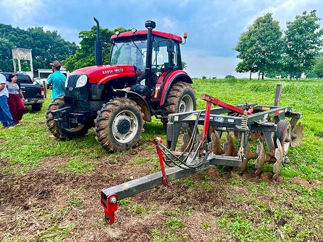 Deputada Cristiane Lopes e Dr. Alan Queiroz entregam 320 mil em equipamentos agrícolas para produtores rurais de Jaru (RO) - Gente de Opinião