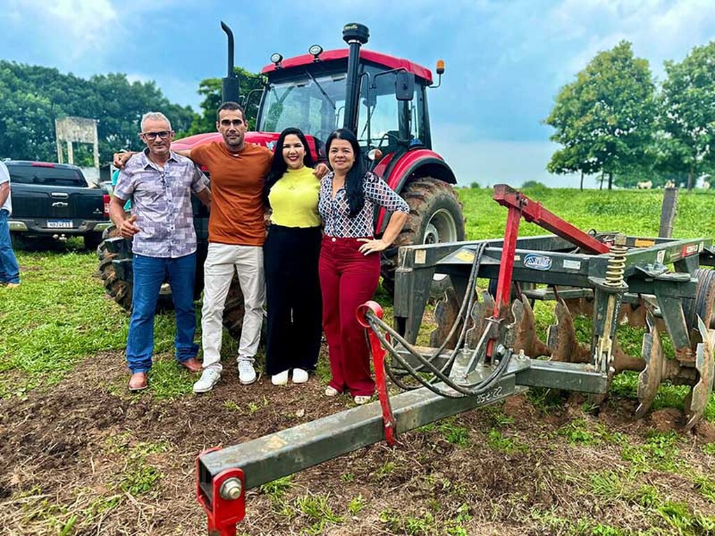 Deputada Cristiane Lopes e Dr. Alan Queiroz entregam 320 mil em equipamentos agrícolas para produtores rurais de Jaru (RO) - Gente de Opinião