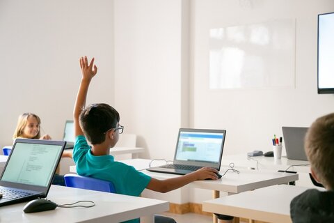 As inovações tecnológicas podem substituir a interação presencial em sala de aula? 