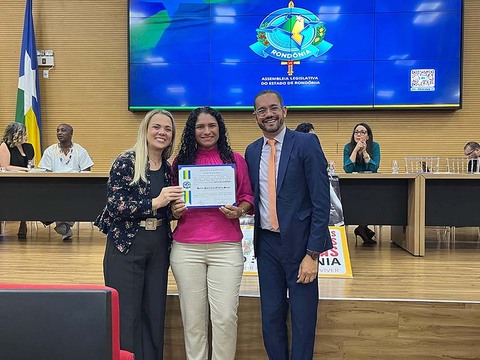 Professora de Cabixi (RO) é homenageada por projeto que promove igualdade racial na educação
