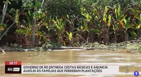 Governo entrega cestas básicas e anuncia auxílio em dinheiro às famílias que perderam plantações