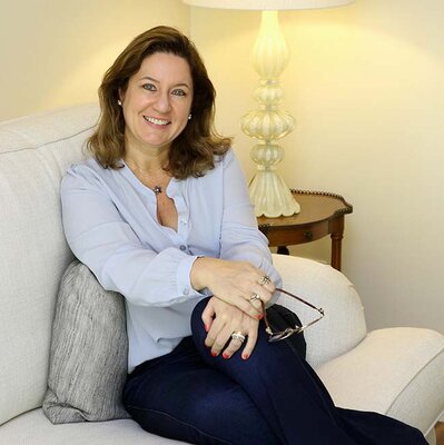 Mulheres no poder: Rompendo padrões ou repetindo a história?