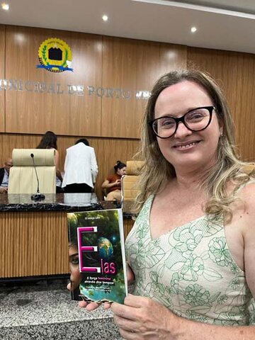 Escritora Rosângela Arend com a Antologia Elas organizada pela Valquiria Imperiano da Editora Cultive e Coordenada por Izabel Cristina Presidente Coordenadora da AJEB RONDÔNIA . - Gente de Opinião