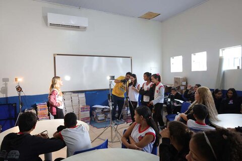 3ª Oficina de Artes Criativas capacita 60 alunos com aulas de fotografia e grafite em Vilhena