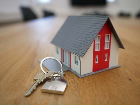 Quais são os principais desafios ao alugar um imóvel e como superá-los?