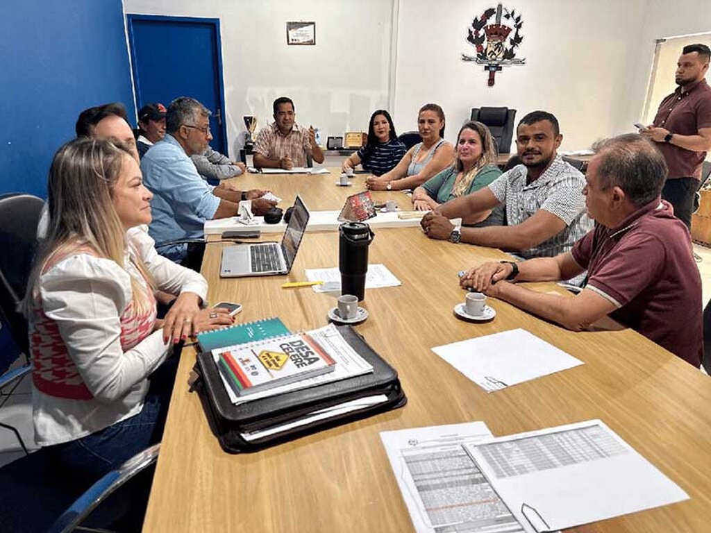 Deputada Cristiane Lopes entrega veículo para reforçar Assistência Social em Presidente Médici - Gente de Opinião