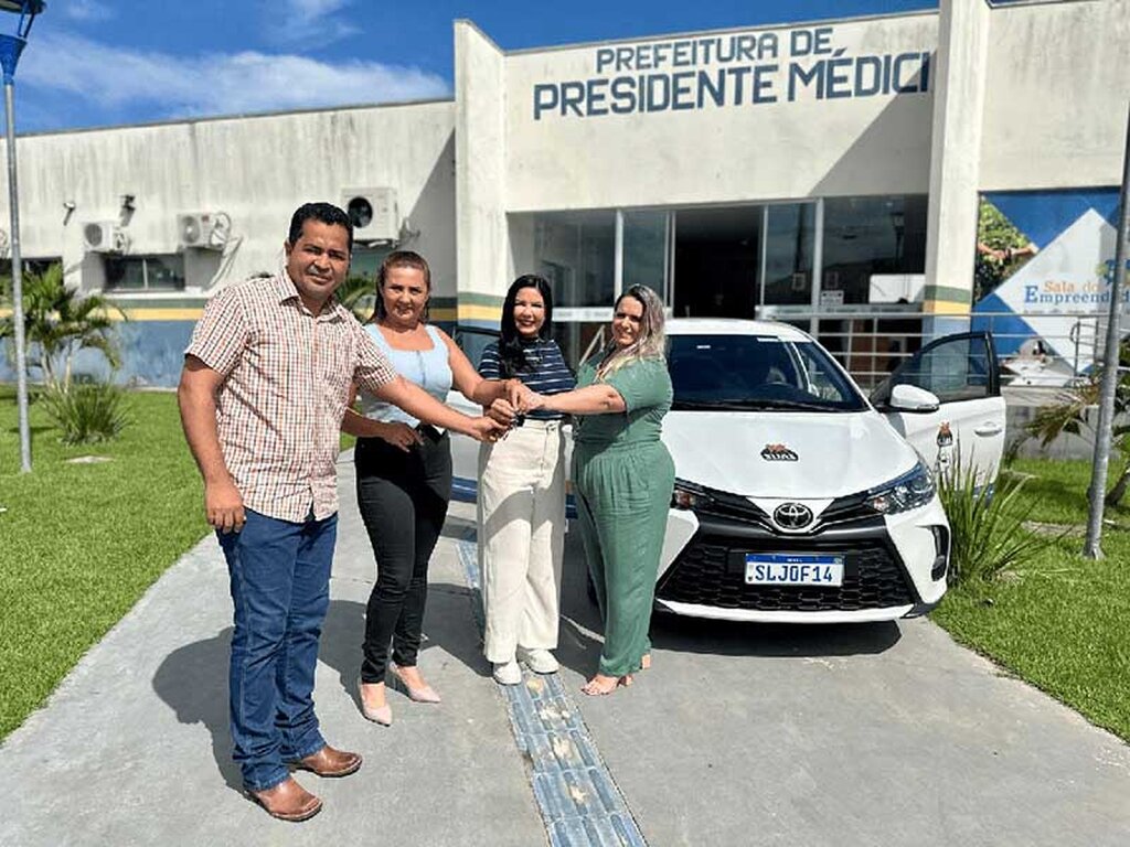 Deputada Cristiane Lopes entrega veículo para reforçar Assistência Social em Presidente Médici - Gente de Opinião