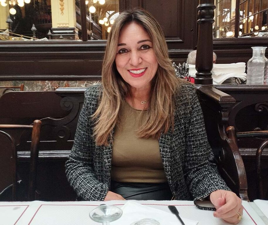 Escritora Fátima Oliveira, autora da obra Como Uma Onda, é membro da AJEB PIAUÍ e da Academia Mundial de Letras da Humanidade - Gente de Opinião