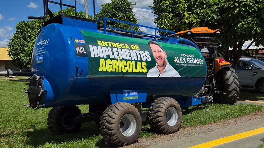 Esse implemento agrícola vai fortalecer o trabalho da nossa Secretaria de Agricultura e beneficiar diretamente o homem do campo. - Gente de Opinião