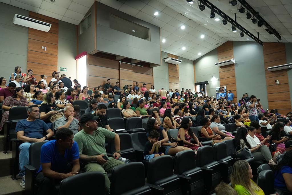 Programação especial alusiva à Semana da Mãe Atípica aconteceu no Teatro Banzeiros - Gente de Opinião