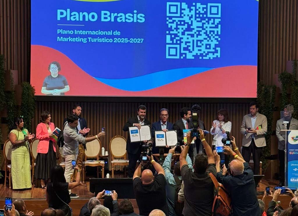  Presidente da Embratur Marcelo Freixo, Ministro do Turismo Celso Sabino e Presidente do Sebrae Nacional Décio Lima, no evento Visit Brasil Summit, no Museu do Amanhã, Rio de Janeiro.  - Gente de Opinião