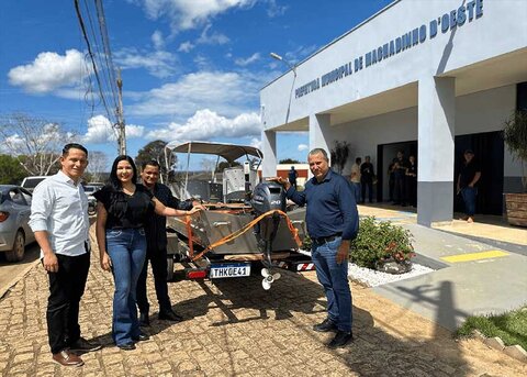 Deputada Cristiane Lopes reforça apoio a assistência social com entrega de barco e equipamentos em Machadinho D’Oeste