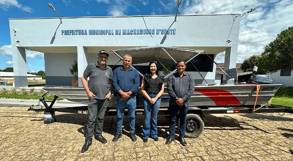 Deputada Cristiane Lopes reforça apoio a assistência social com entrega de barco e equipamentos em Machadinho D’Oeste - Gente de Opinião