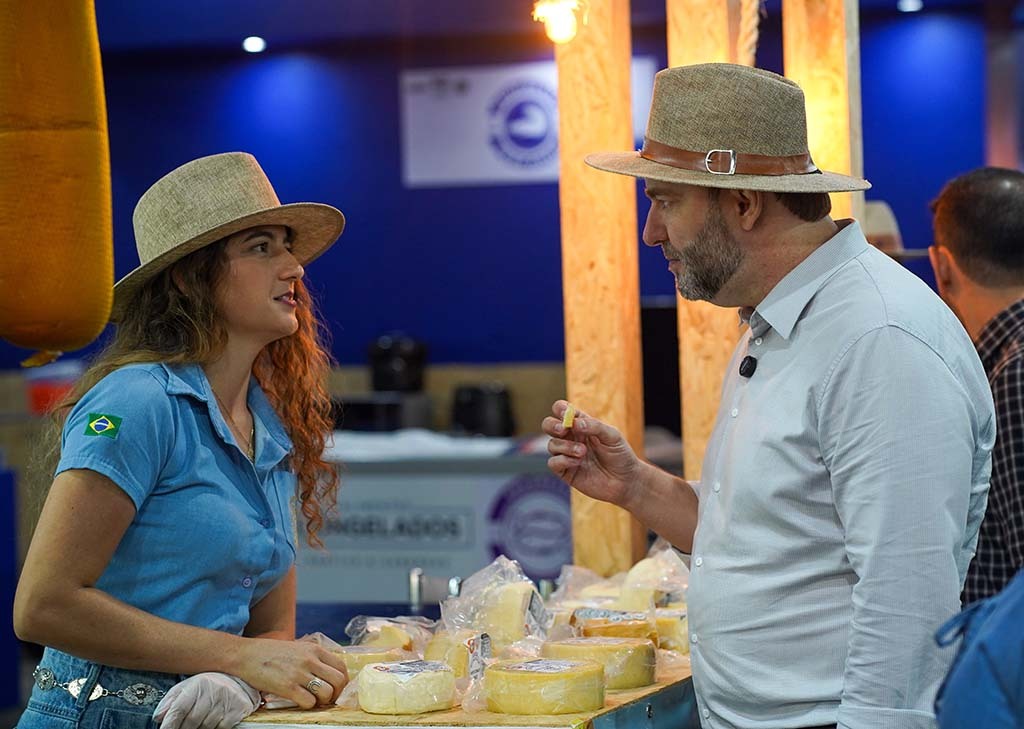 Presidente Alex Redano visita expositores e fortalece apoio da Assembleia durante a Rondônia Rural Show 2025 - Gente de Opinião