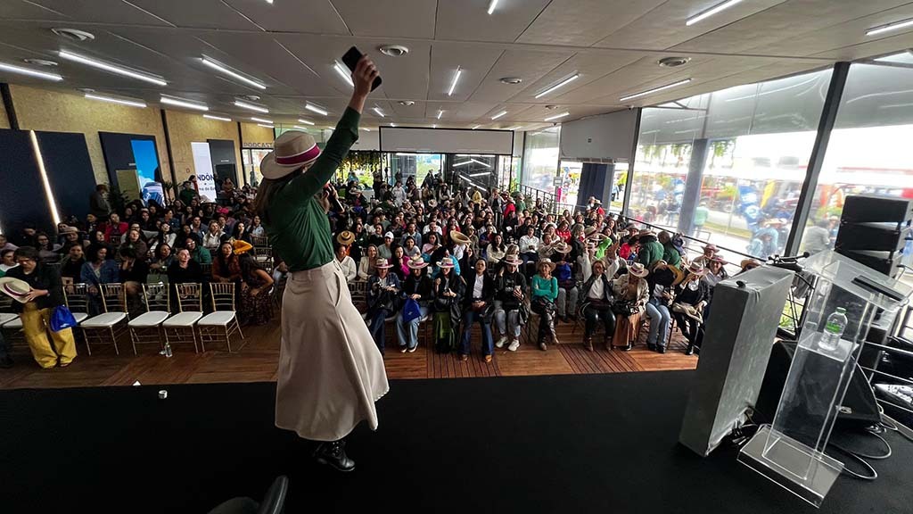 Mulheres empreendedoras do Sebrae lotam auditório principal na Rondônia Rural Show Internacional - Gente de Opinião