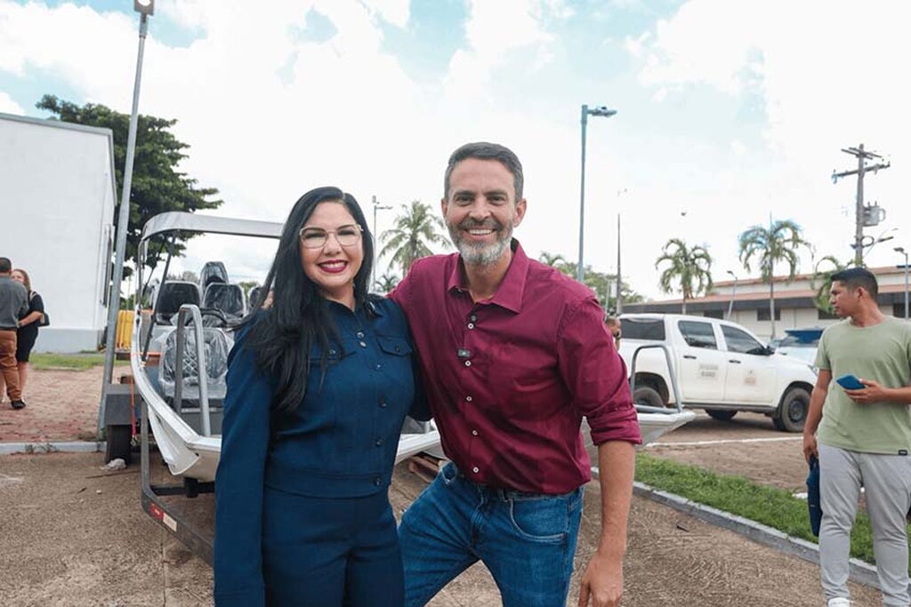 Deputada Cristiane Lopes entrega voadeiras à prefeitura para atender as comunidades do Baixo Madeira - Gente de Opinião