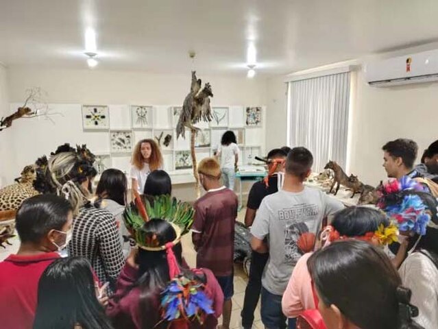 Estudantes indígenas visitaram a exposição de Mastozoologia  - Gente de Opinião