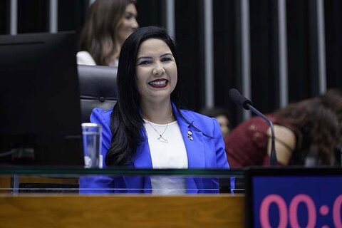 Em defesa das famílias atípicas: Cristiane Lopes vota pela derrubada do veto que desburocratiza o acesso ao BPC