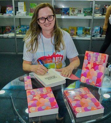 Literatura: obra multilíngue é destaque na Bienal Internacional