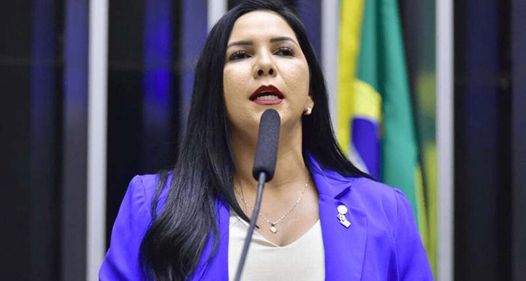 Deputada federal Cristiane Lopes confronta Marina Silva e cobra agilidade na liberação de licenças para recuperação da BR-319 - Gente de Opinião