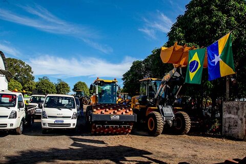 Marcos Rocha reforça apoio ao setor produtivo com entrega de máquinas e equipamentos a municípios e associações