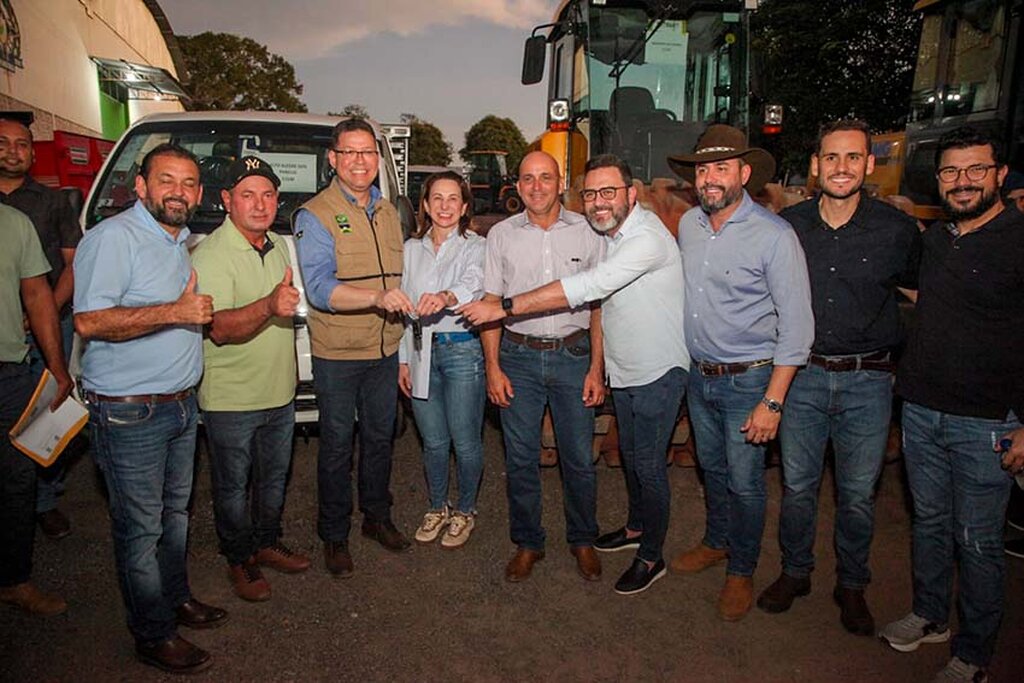 Marcos Rocha reforça apoio ao setor produtivo com entrega de máquinas e equipamentos a municípios e associações - Gente de Opinião