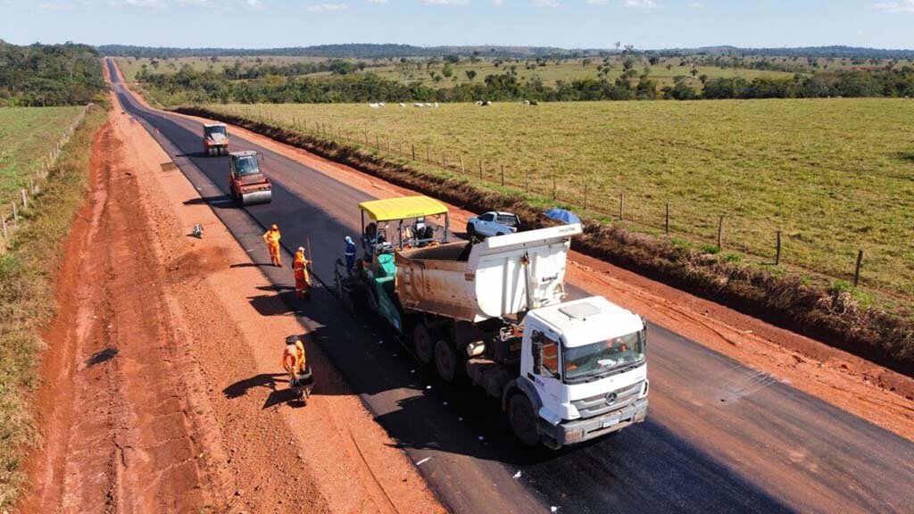 Governador Marcos Rocha acompanha reta final das obras de pavimentação da TransRondônia - Gente de Opinião