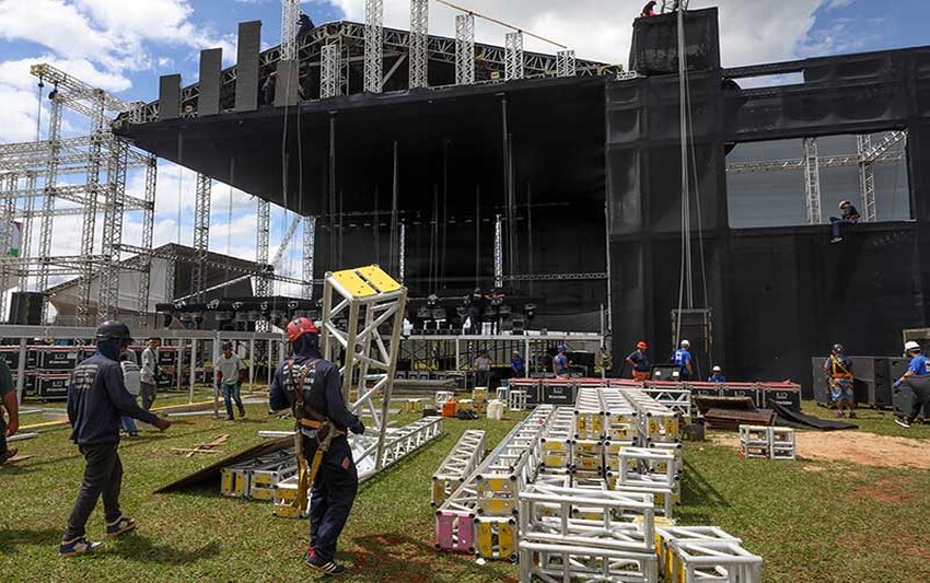Montagem de Estruturas de Palco e Som: o que as empresas de evento precisam saber para evitar acidentes com a rede elétrica