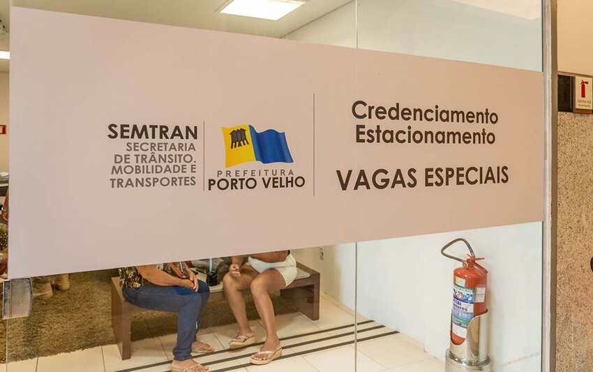 Prefeitura realiza ação para emissão de credencial de estacionamento para idosos e pessoas com deficiência