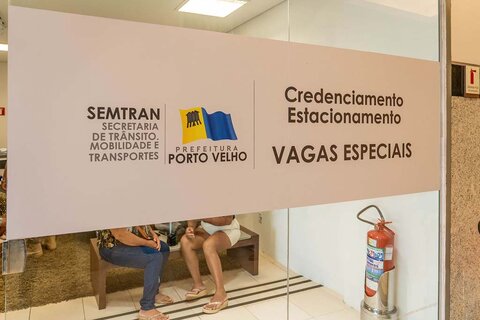 Prefeitura realiza ação para emissão de credencial de estacionamento para idosos e pessoas com deficiência