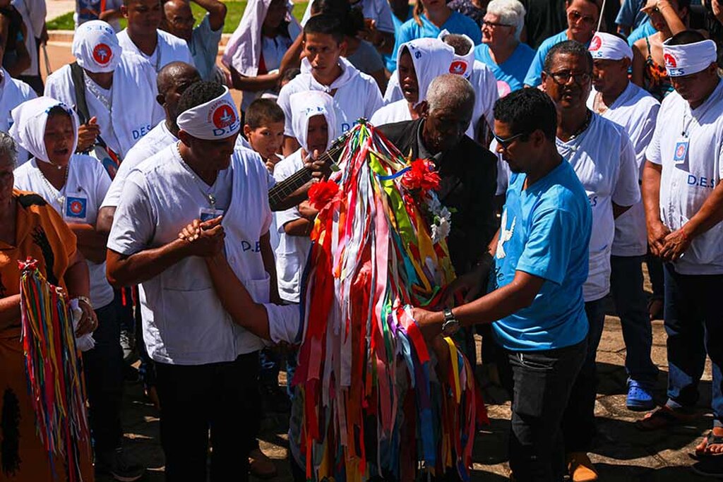 Curta-metragem retratando a Festa do Divino na Comunidade Quilombola de Santa Cruz - Gente de Opinião