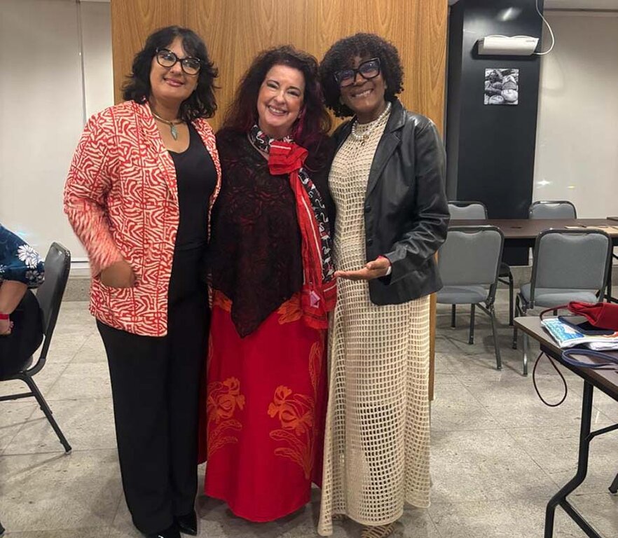 Encontro e conexões com Lísias Azevedo, AJEB BA Irislene Morato  AJEB MG e Lúcia Matos AJEB BA durante V Encontro Nacional da AJEB, no Rio de Janeiro - Gente de Opinião