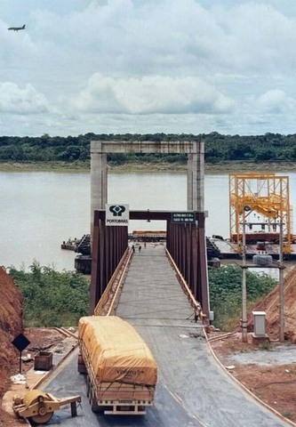 Construção do cais flutuante, inaugurado em 1988. Na época, foi considerado a primeira obra do gênero na América Latina (Acervo) - Gente de Opinião