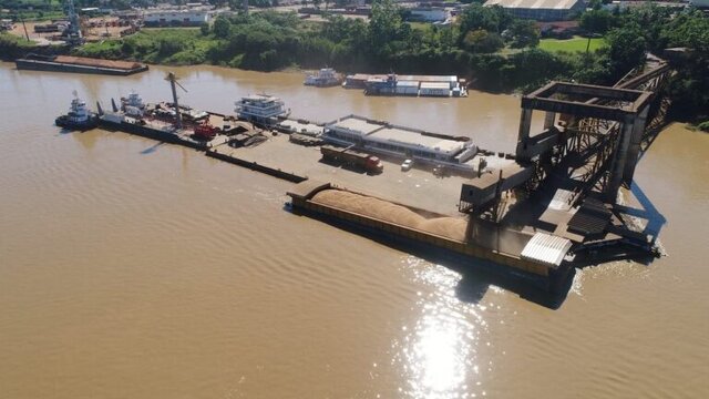 Desde 1997, o Porto de Porto Velho passou a operar com o transporte regular de soja, marcando o início de sua inserção na rota de exportação do agronegócio - Gente de Opinião